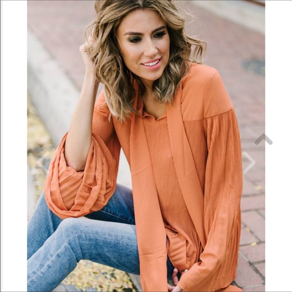 ILY COUTURE * Top with pleats and tie